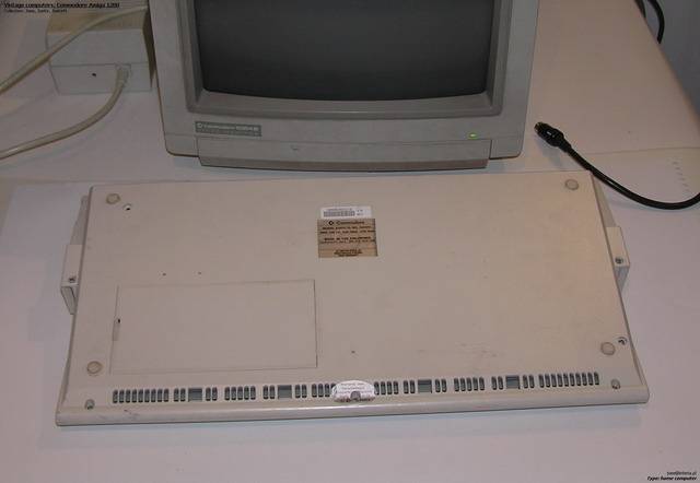 Commodore Amiga 1200 - 04.jpg